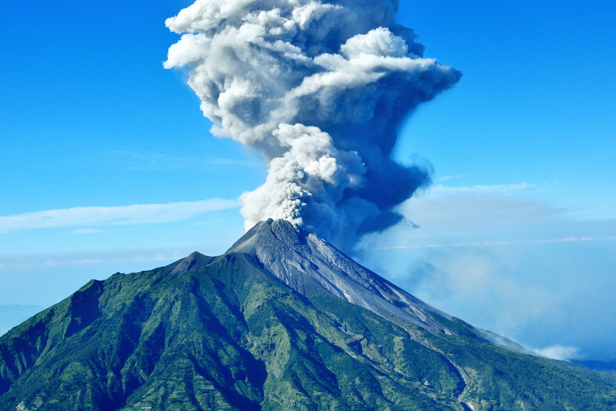 Bộ ảnh] Chứng kiến núi lửa Merapi Indonesia phun trào - Balo Trải ...